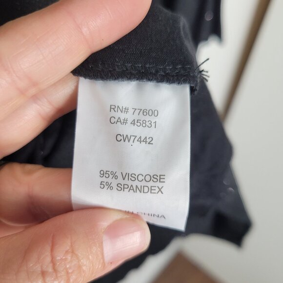 Chaser NEW Women's Black Long Bell Sleeves Sparkle V-neck Shift Dress Sz S NWT - Picture 6 of 11